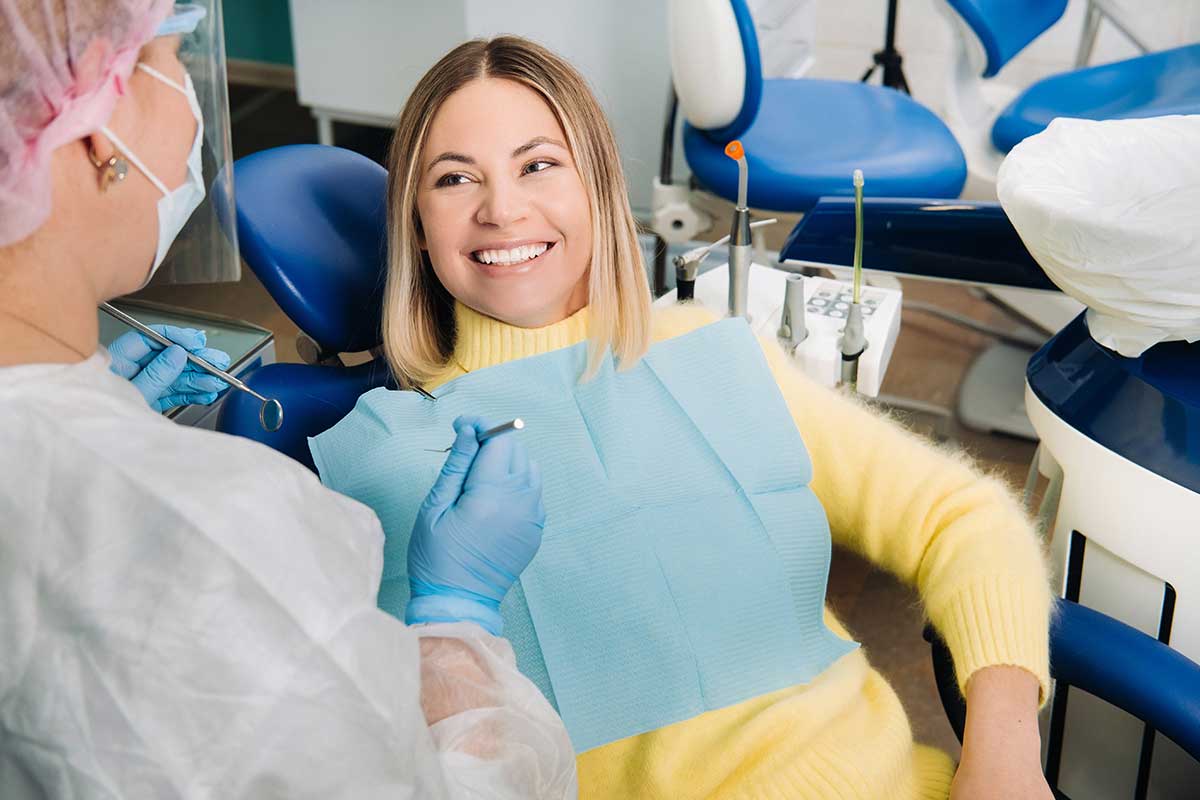 Model smiles at the dentist
